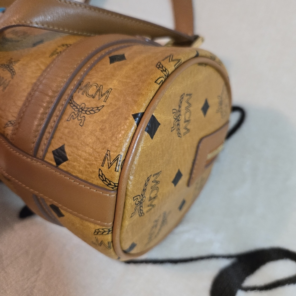 💯 Authentic MCM Visetos Leather Barrel Bag Cognac - Picture 14 of 15